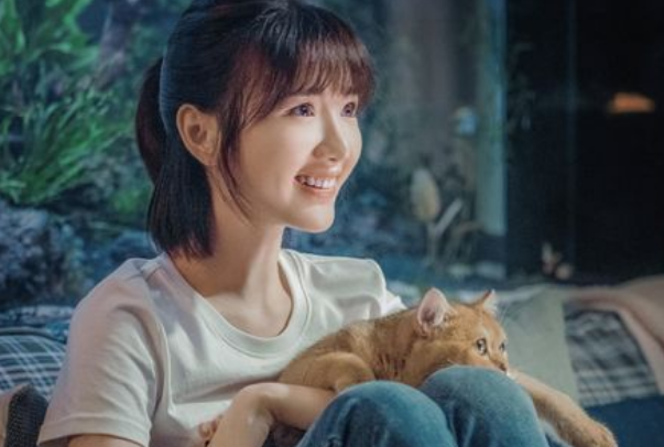 毛晓彤在线辟谣称我只是肿,每个人早上起来都会水肿吗?