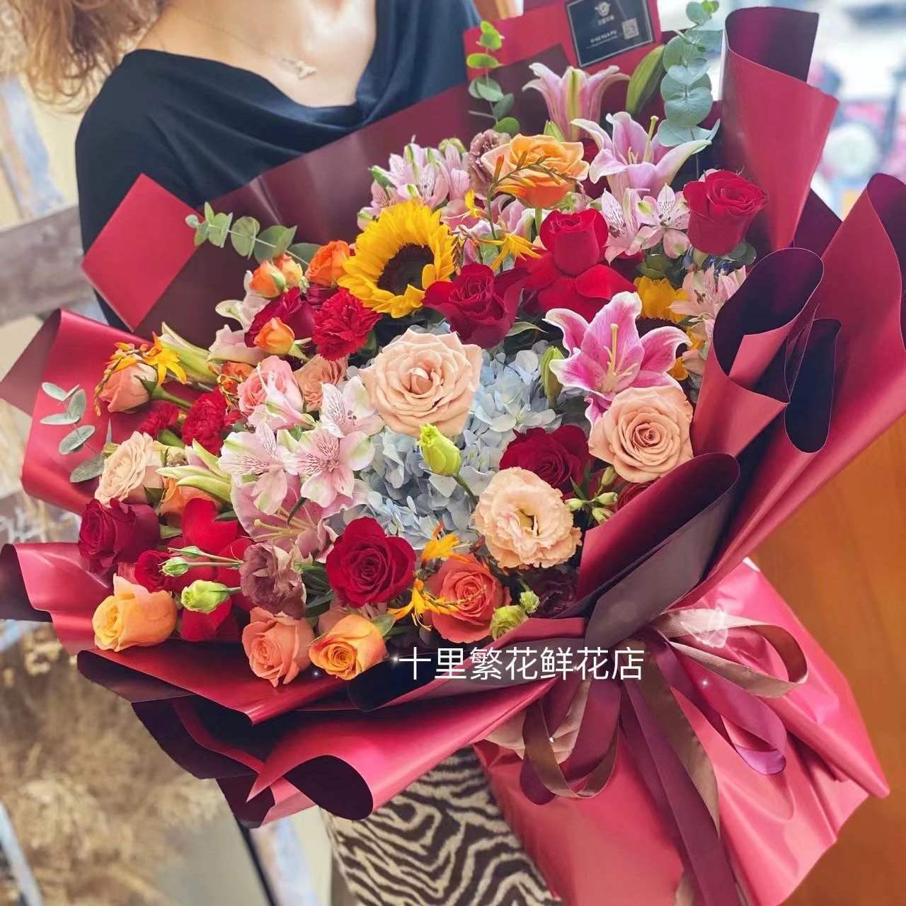 学生去看休产假的老师送什么吃的?我是刚上大学的大一新生,送什么营养品给老师o(^o^)o