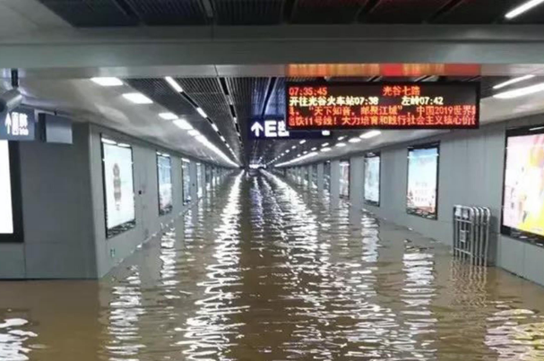 郑州地铁5号线为什么乘客被困两站之间?究竟是什么原因导致的?