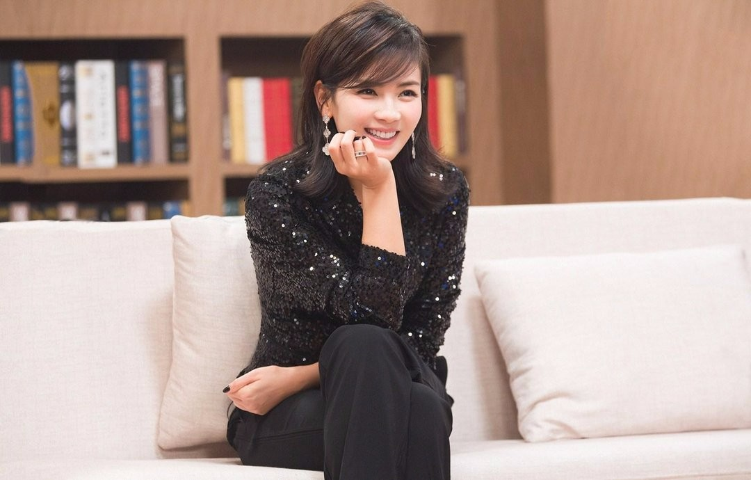 刘涛情绪崩溃节目现场痛哭,如何在公共场合控制好自己的情绪?