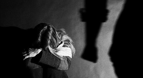 男子两次被妻子砍伤被发保护令,面对家暴我们该怎么办?