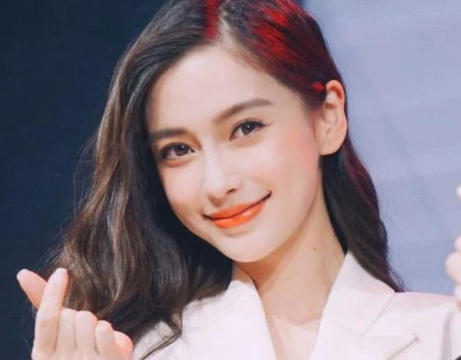 曝Baby与男星三亚冲浪,她和黄晓明的婚姻是否亮起了红灯?