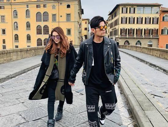 周杰伦罕见晒女儿照片,遗传昆凌长腿基因,网友夸赞美若天仙,你觉得呢?