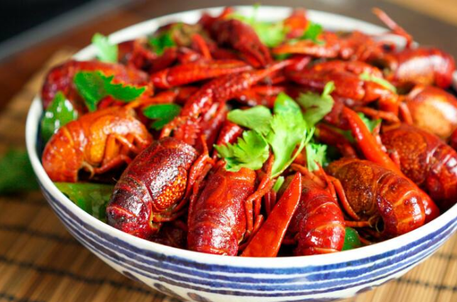 小龙虾的心脏在哪里?