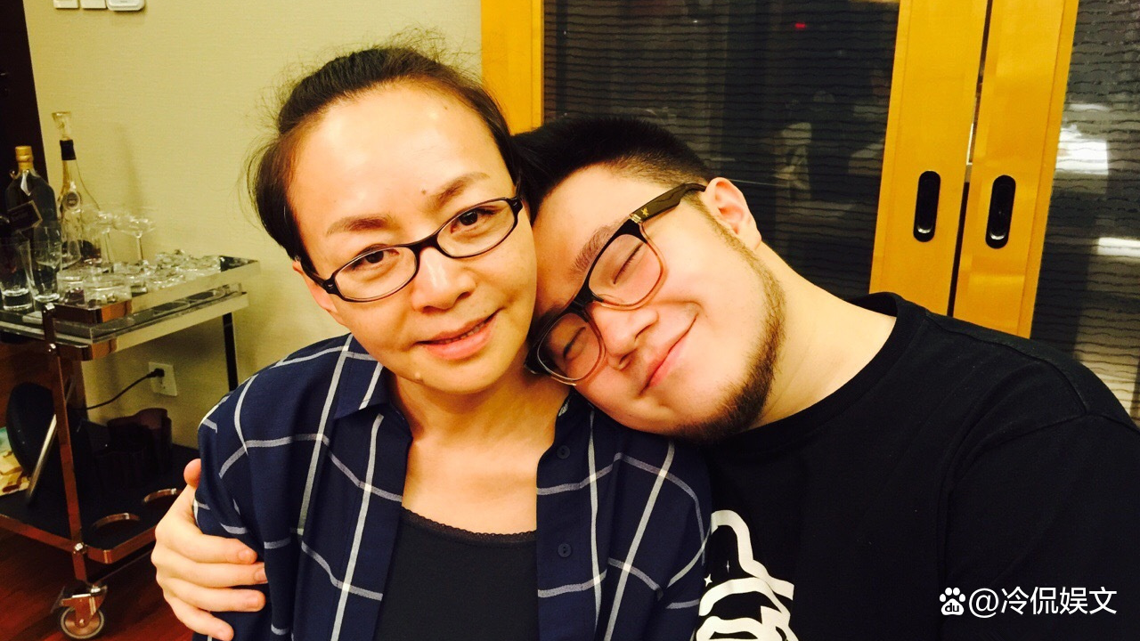 英达引以为傲的百万年薪小儿子,真比不上被分手的巴图,这是为何?