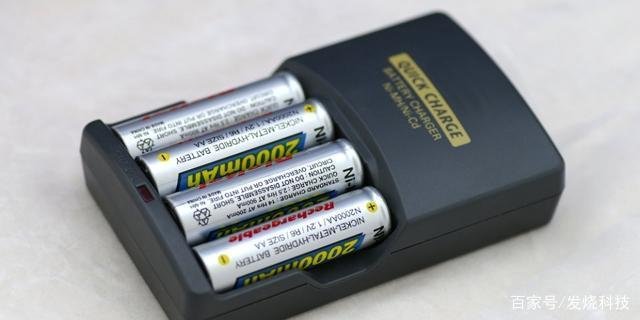 为什么手机不能用干电池?