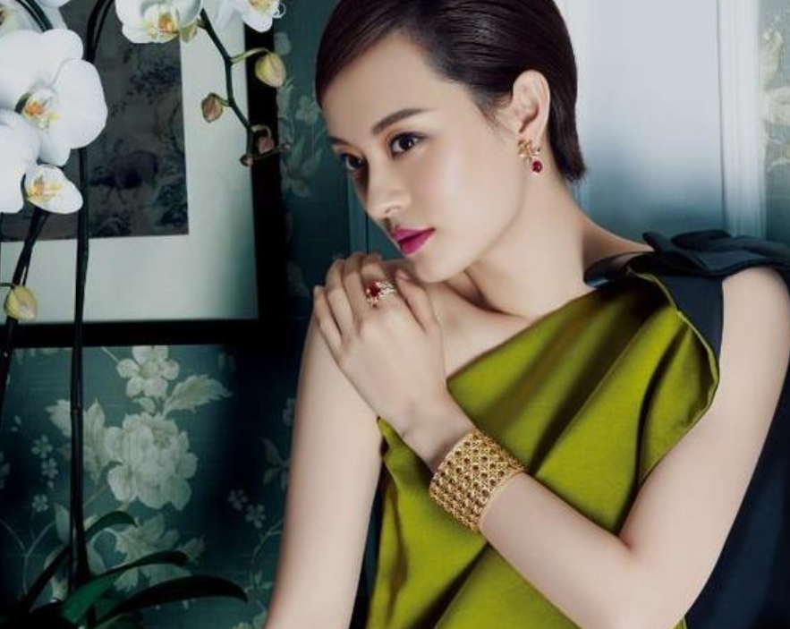 孙俪开三百万敞篷豪车高调出街,她的片酬究竟有多高?