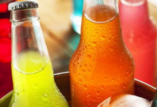 温州一女子每天喝十余瓶饮料致休克,大量饮用含糖饮料对身体有何危害?