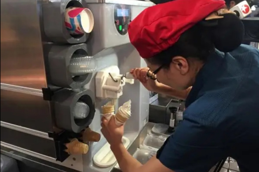 关于麦当劳因香草冰激凌不含香草被起诉这件事，你有何看法？