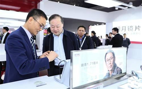 明月镜片将成本仅6元的镜片卖至上百,这么暴利!良心不会痛吗?