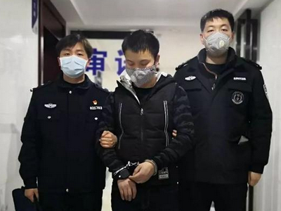 男子醉酒后狂砸饭店,多次倒地不起,店家是否可以向其追责索赔?