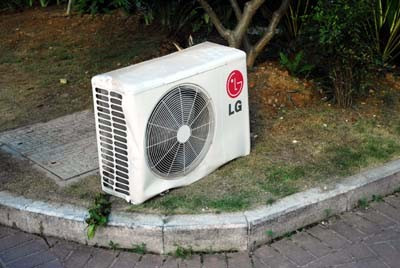 为什么空调制热一会就停了,过一会又好了?