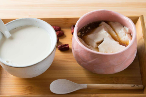 豆浆可以和鸭蛋一起吃吗？