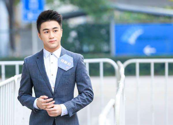 如何看待何猷君说的“我不是有无限额度的富二代”这句话?