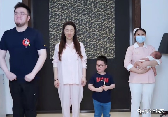 英达引以为傲的百万年薪小儿子,真比不上被分手的巴图,这是为何?