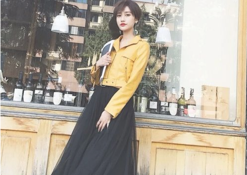 穿黑色纱裙的时候,该如何搭配?