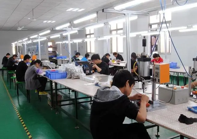 19岁职校生被强制工厂实习致残,校方在此事当中有哪些责任?