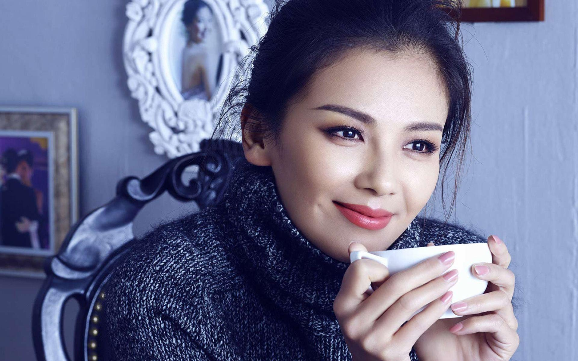 刘涛情绪崩溃节目现场痛哭，如何在公共场合控制好自己的情绪？