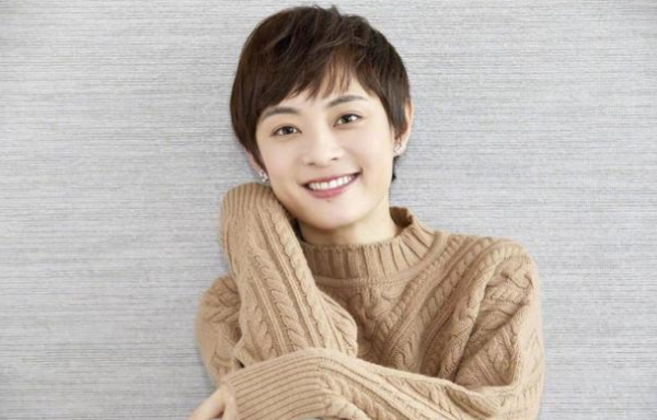 孙俪开三百万敞篷豪车高调出街,她的片酬究竟有多高?