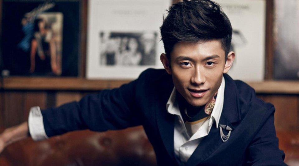 与文章结伴逛夜店,张一山俩月换三任女朋友了吗?