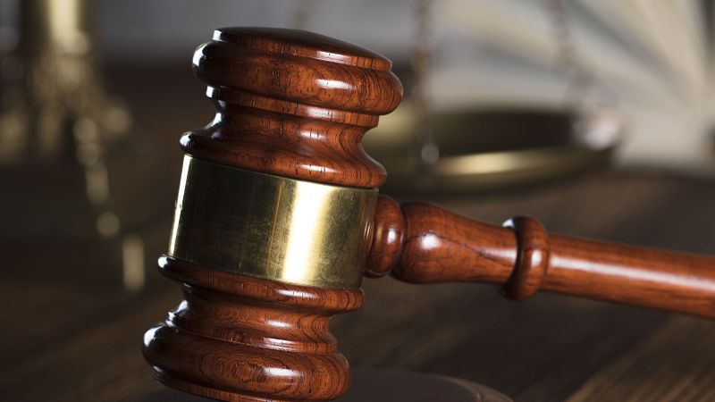 酒店保安拒绝120乘电梯救人,律师称其行为涉嫌违法,该如何处理?