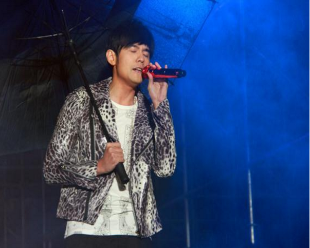 周杰伦演唱会在哪里摔倒？