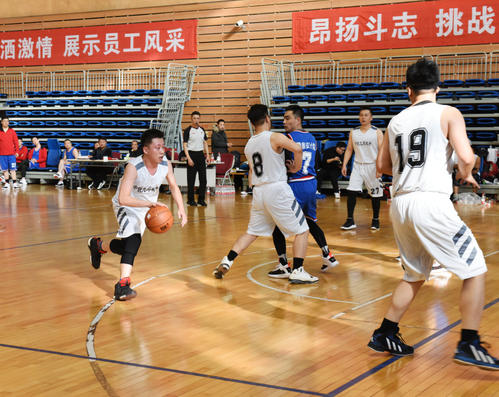 篮球比赛中的空接是什么意思?