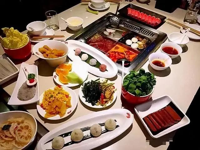 海底捞宣布关店约300家,背后的原因是什么?