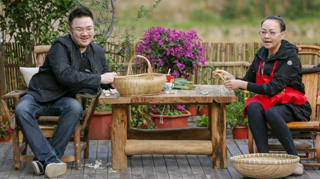 英达引以为傲的百万年薪小儿子,真比不上被分手的巴图,这是为何?