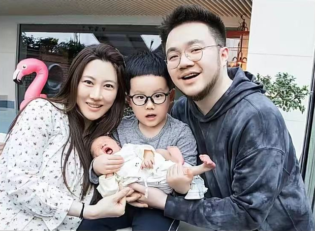 英达引以为傲的百万年薪小儿子,真比不上被分手的巴图,这是为何?