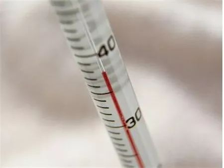 人体正常体温是多少？