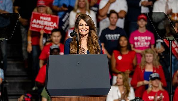 特朗普竞选团成员确诊，是其长子的女朋友吗？