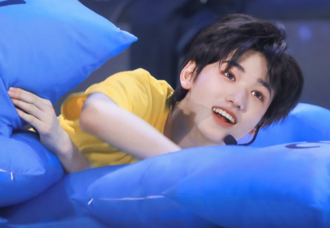 黄子韬小公主人设,被杨紫爆料上厕所要宋亚轩陪,他们之间的关系如何?