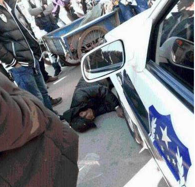 老人碰瓷警车要价两万是怎么回事?