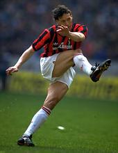 足球中前锋、中锋、边锋、影锋的定义及区别和联系,以及成为这几个位置优秀球员所具备的条件