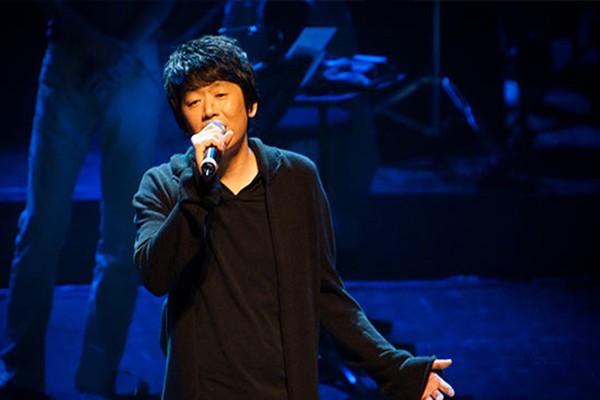 月光倾城什么意思