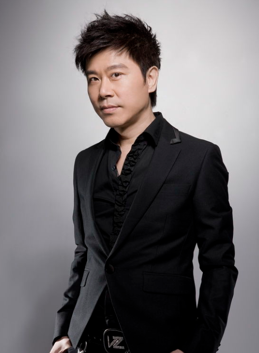 伍思凯的《爱与愁》 歌词