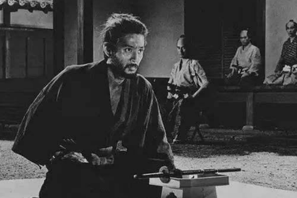 日本人剖腹自尽时,旁边的“介错人”是啥人?