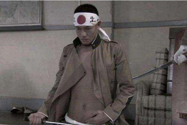 日本人剖腹自尽时,旁边的“介错人”是啥人?