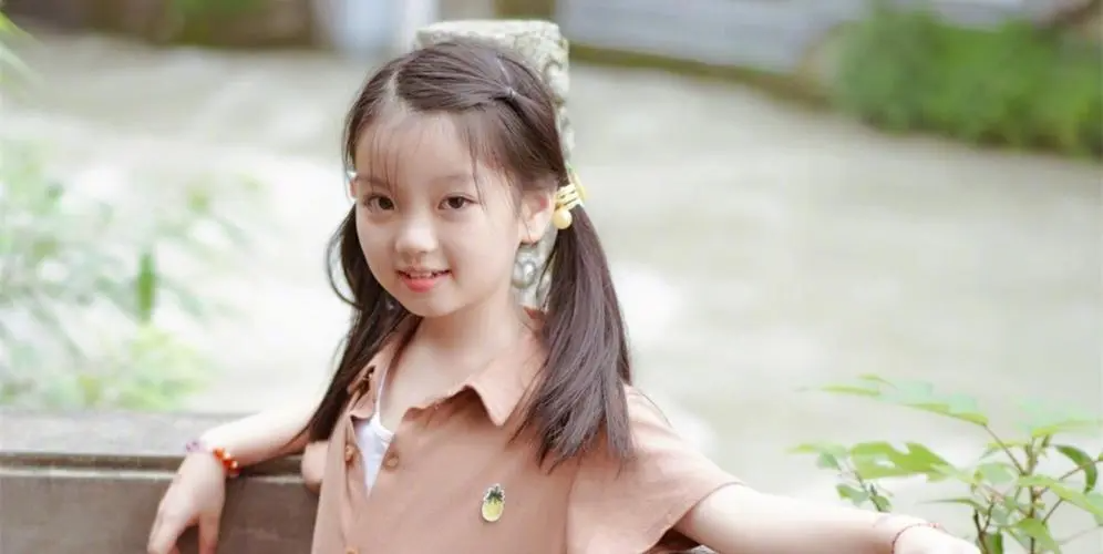 阿拉蕾是谁的女儿啊