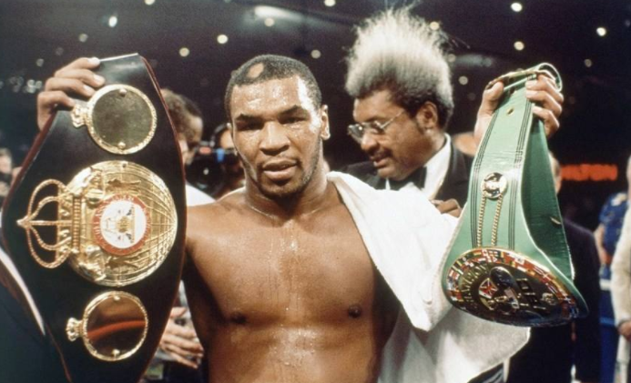 泰森咬耳朵是怎么回事