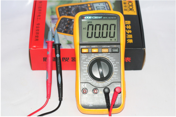 用数字万用表测电阻时。总是一直跳'，怎么确定电阻到底是多少呢？