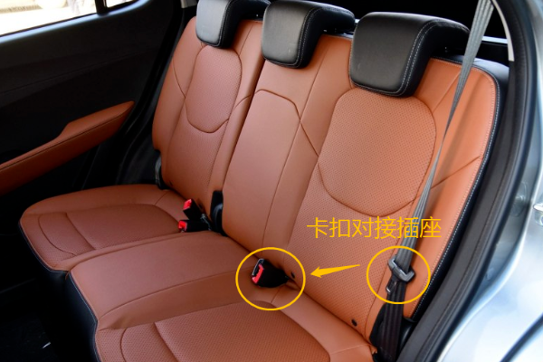 安全带的正确挂扣应该是___