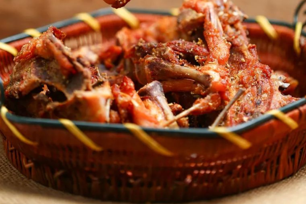 沈阳成全国最大鸡架消耗中心，沈阳人爱吃鸡架的原因是什么？