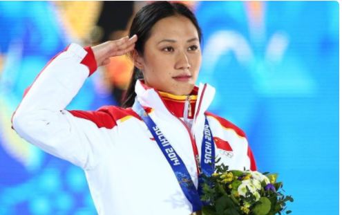 为中国队在冬奥会上夺得第一枚速度滑冰金牌的运动员是谁?