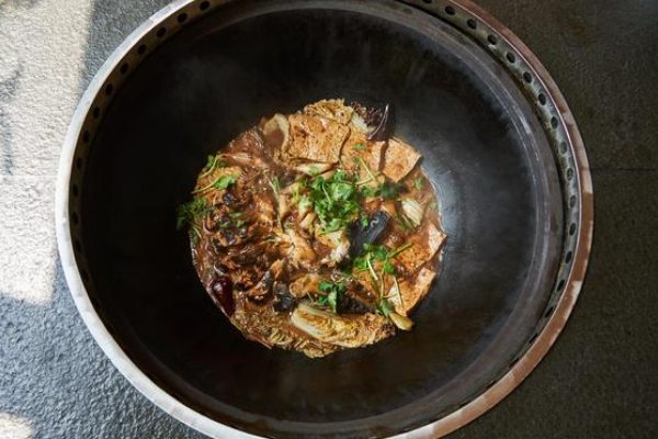 铁锅怎么开锅不生锈不粘锅