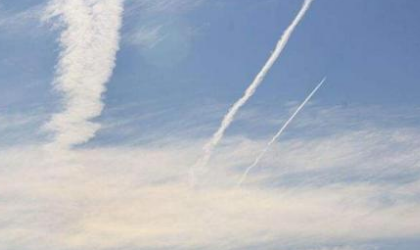 飞机拉线是怎么回事啊？干什么用的？