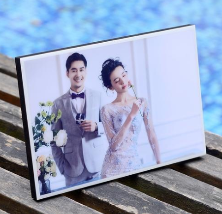 如何在墙上挂水晶相框