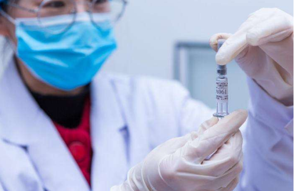 人大代表建议新冠疫苗全额报销，国家医保局是咋回应的？