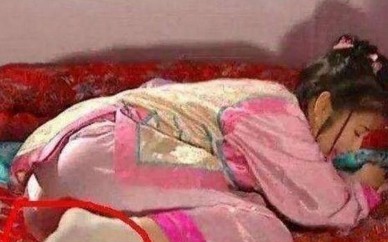 老版《还珠格格》中有哪些让人尴尬的穿帮镜头？